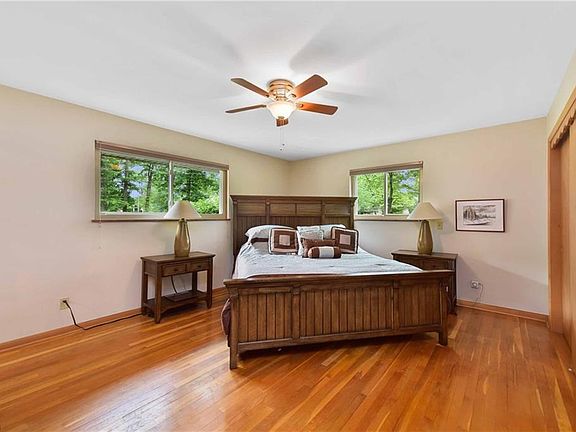 4th image of 25905 Hilliard Blvd
