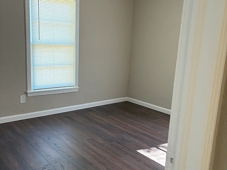 4004 Kearby St — Photo 10
