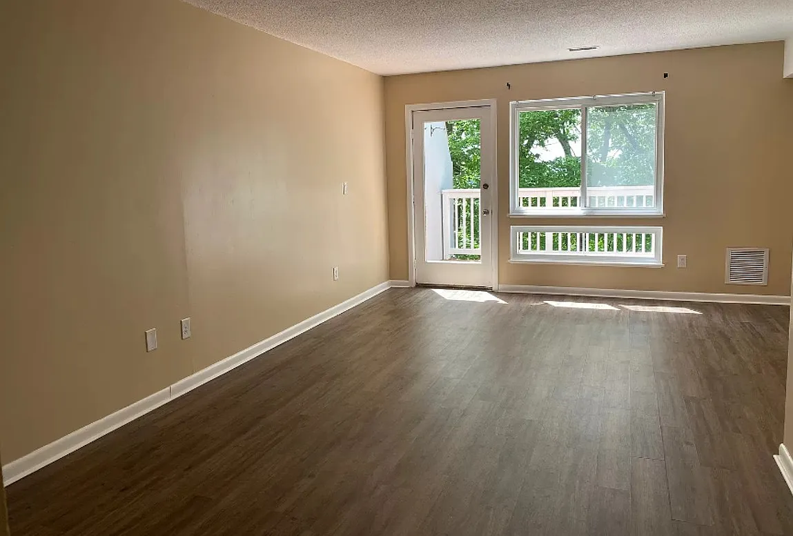 2 bed, 1032 sqft, $1,900 — Photo 1