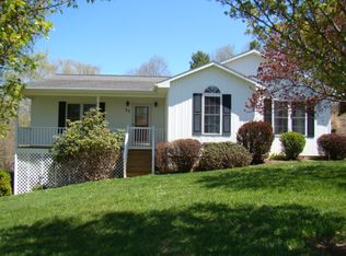 55 Cedar Point, Galax, VA 24333