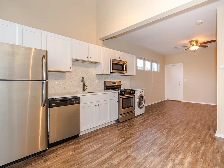 2430 N Clybourn Ave #2 — Photo 3