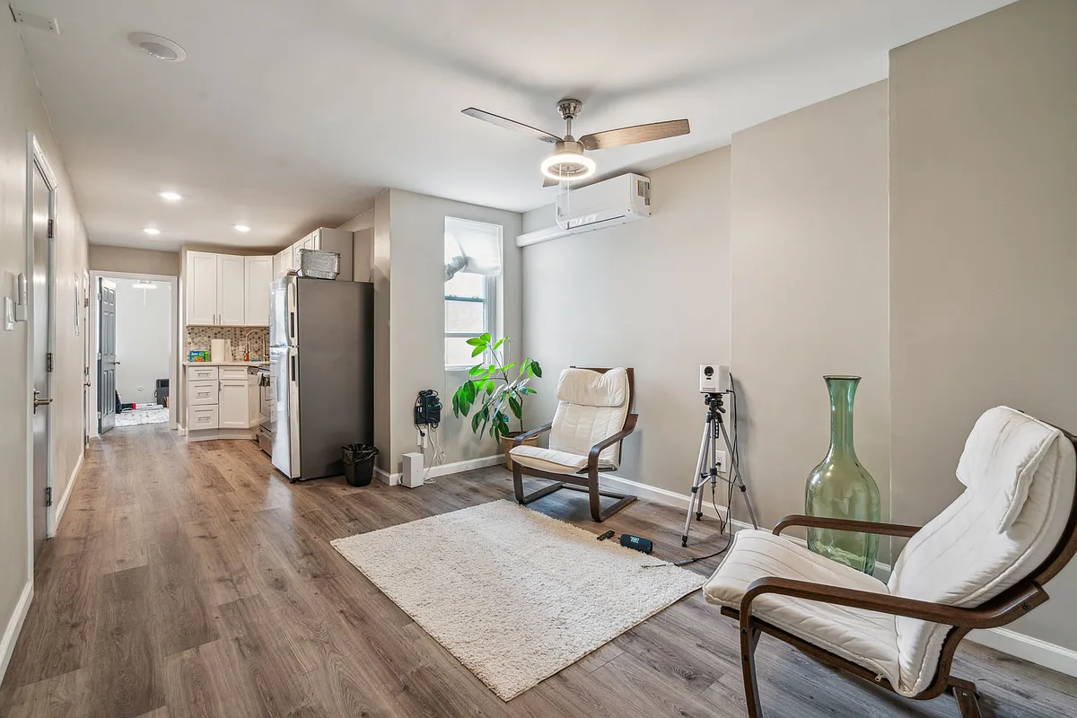 Building Photo - 655 N 33rd St #2