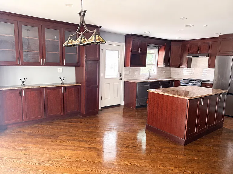 517 S Dryden Pl — Photo 5