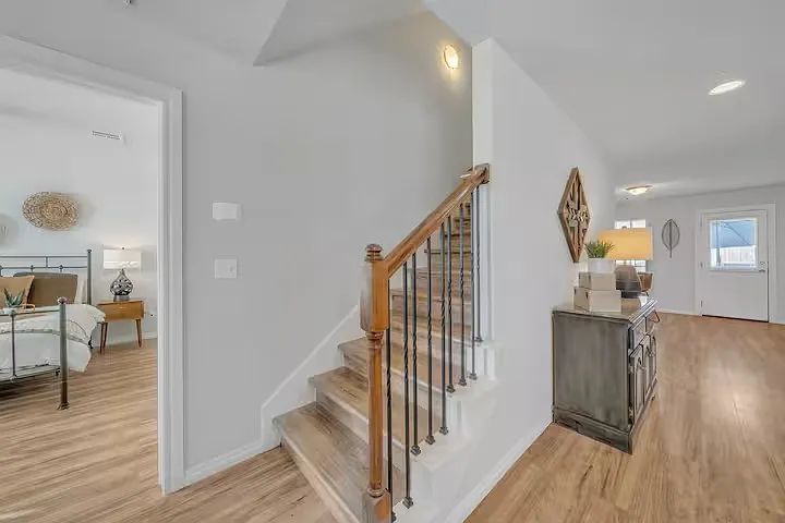 4 bed, 2.5 bath, 2050 sqft, $2,800 — Photo 3