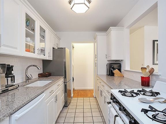 3rd image of 319 Saint Johns Pl Unit 3A