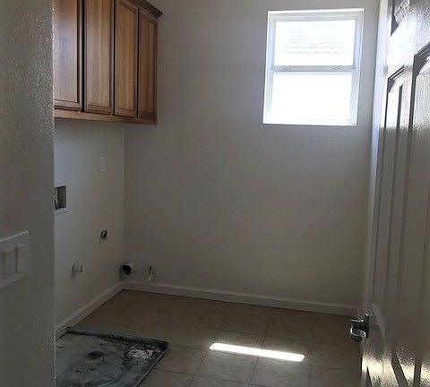 5th image of 8922 Bergamo Cir