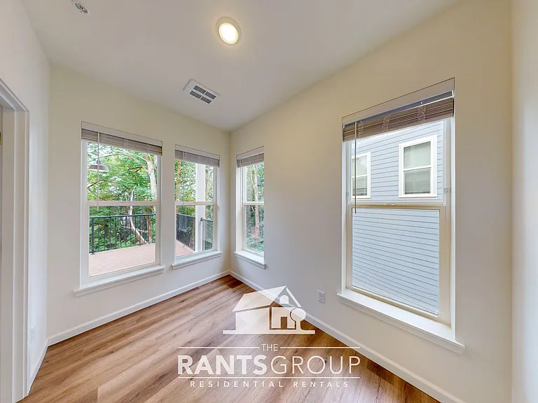 Forest Park Townhomes — Photo 28