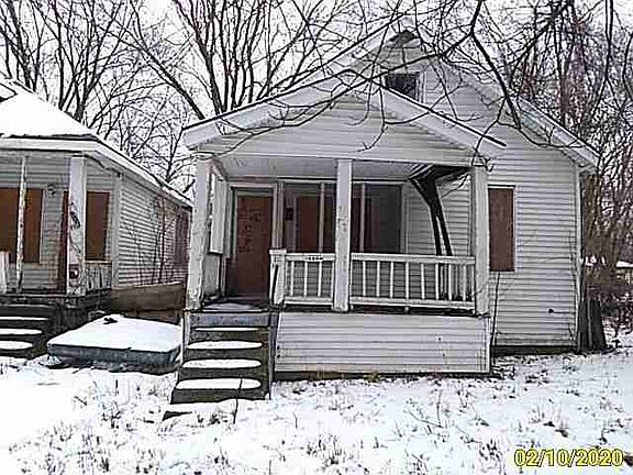 15600 Baylis
