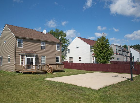 5th image of 129 Rushmore Dr