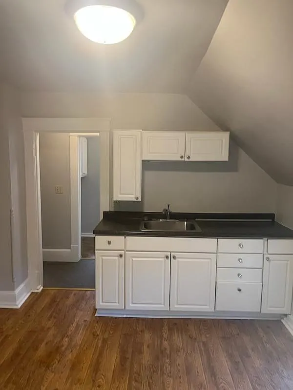 1 bed, $900 — Photo 2