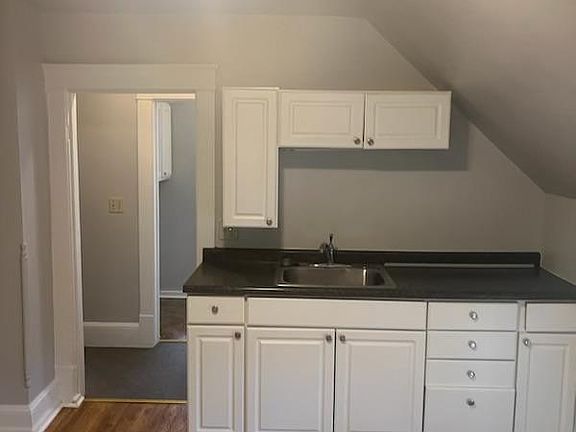 2nd image of 905 1/2 Portland Ave