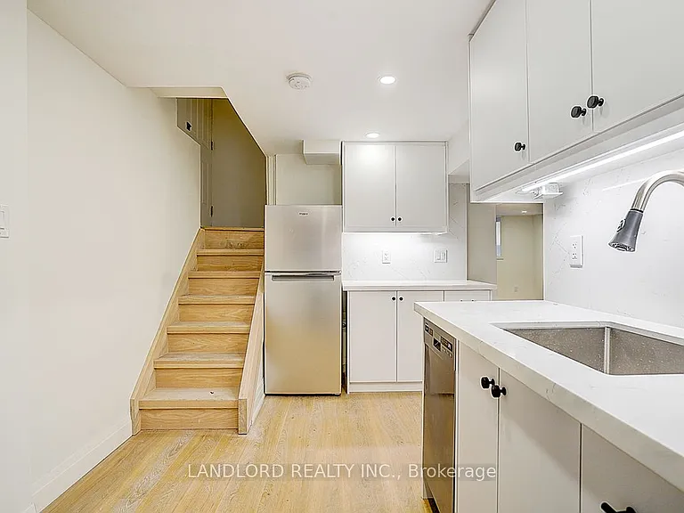 75 Kendal Ave #LOWER — Photo 6