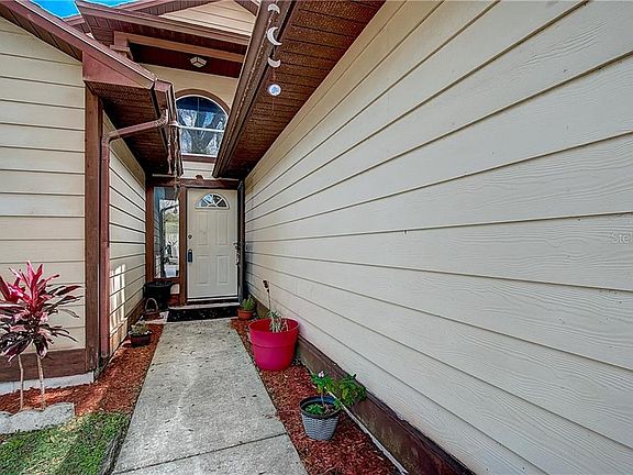 3rd image of 203 S Bristol Cir