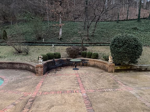4th image of 2240 Chickering Ln