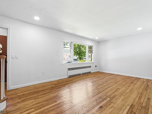 3rd image of 34 Rowland Ave