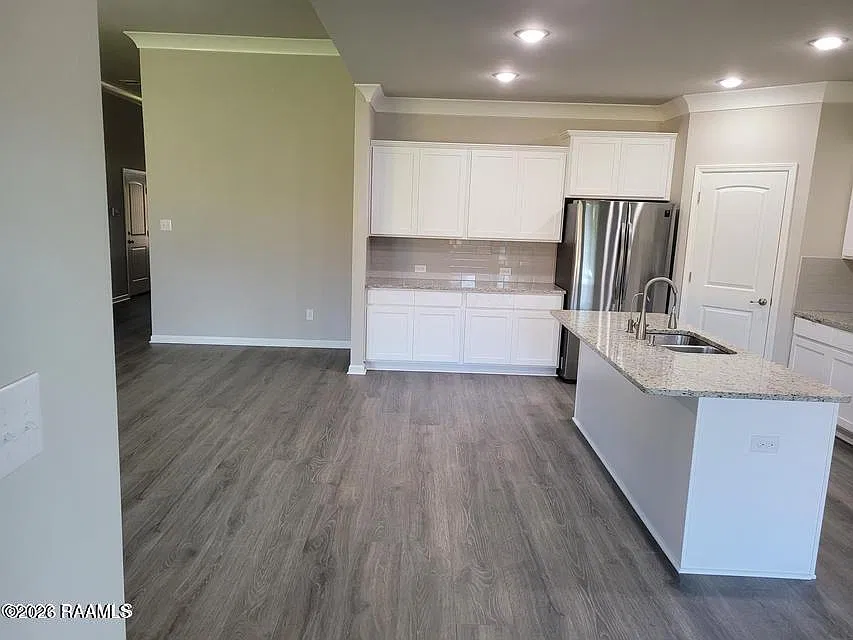 4 bed, 2346 sqft, $2,400 — Photo 4