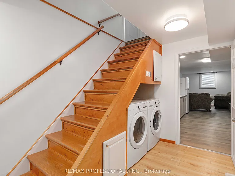 3438 Woodhurst Cres #LOWER — Photo 5