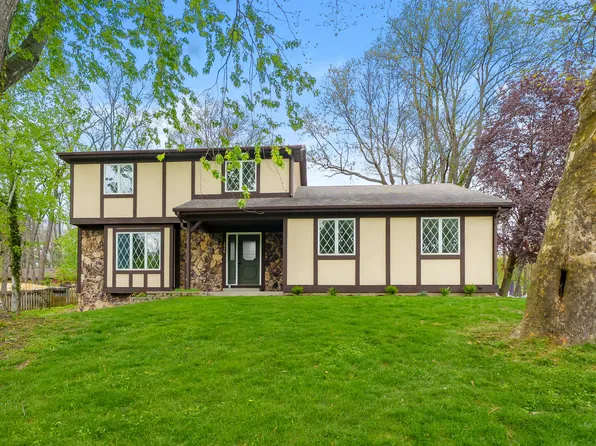 5814 Scenic Way Dr, Kalamazoo, MI 49009