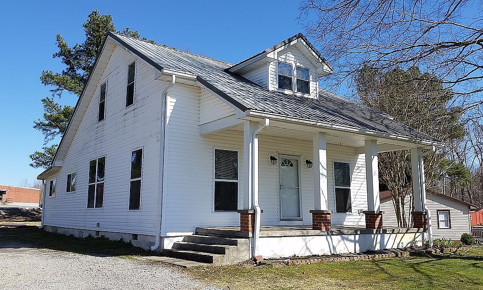 Lovely farmhouse style home.