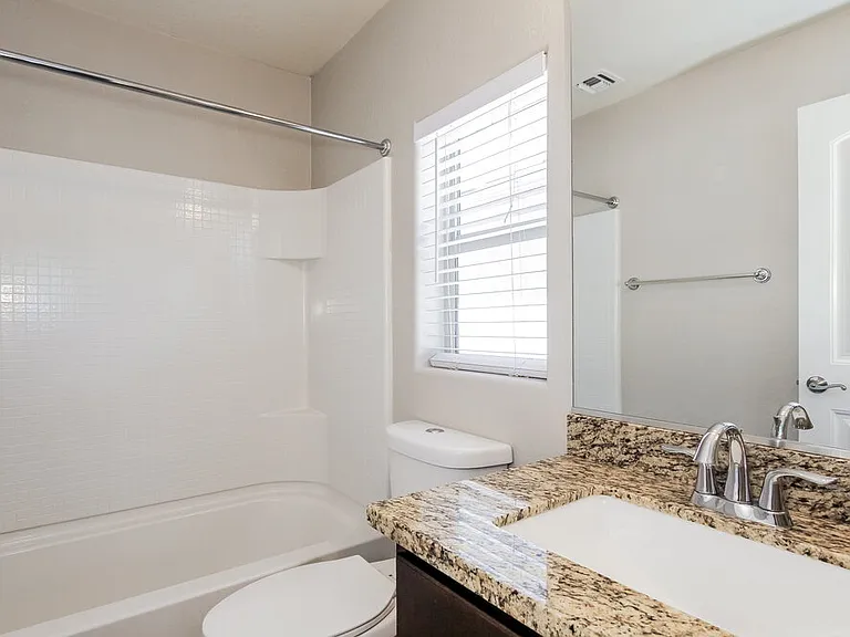 10320 W Devonshire Ave — Photo 13