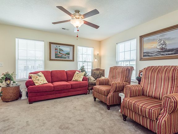 4th image of 204 Heritage Crossing Dr