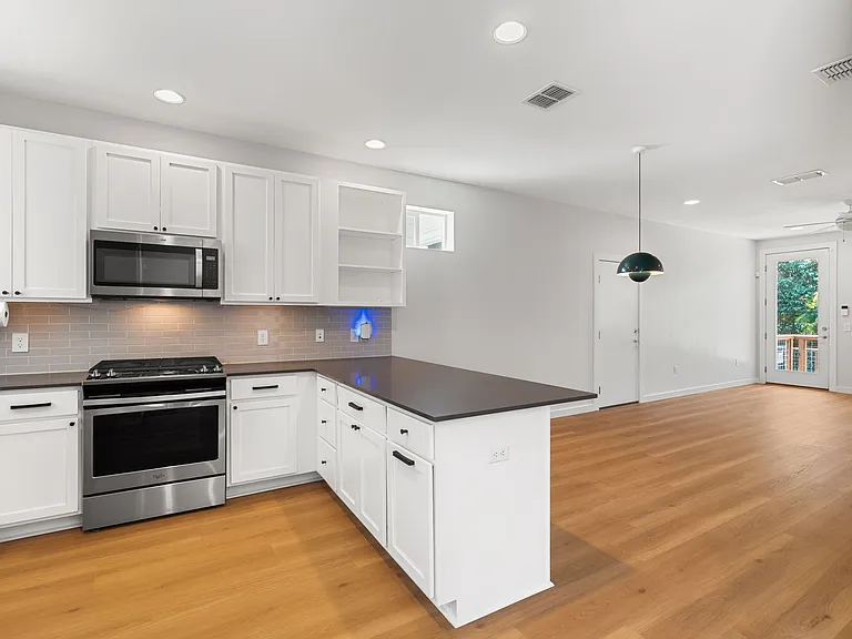 705 N Bluff Dr #6 — Photo 9