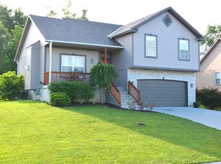 1901 N 156th St, Basehor, KS 66007