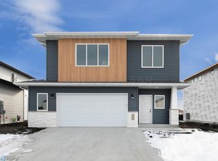 6073 Martin Ln W, West Fargo, ND