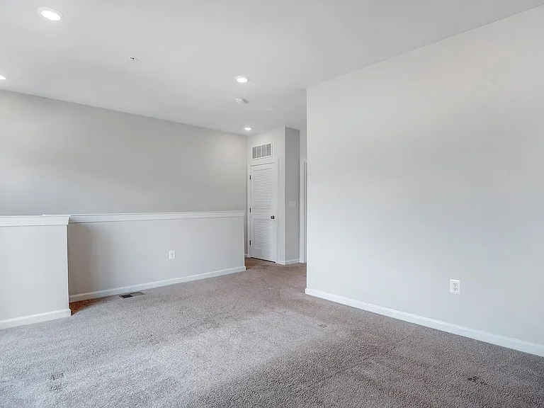 4725 Cherokee St — Photo 41
