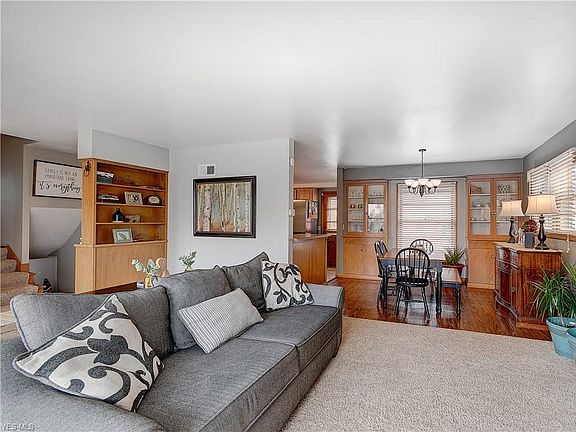 2nd image of 1203 24th St NE