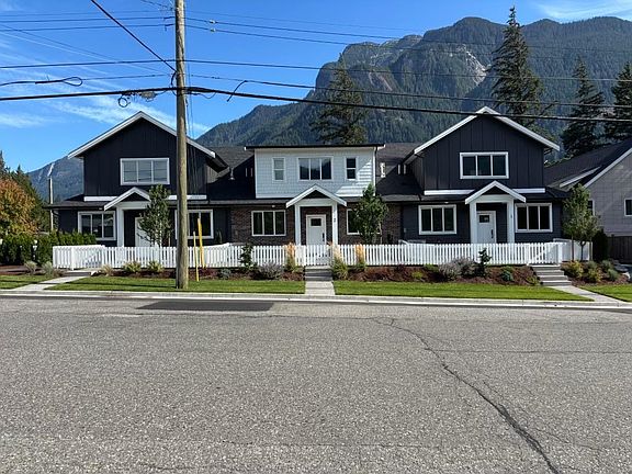 3rd image of 558 Park St #2