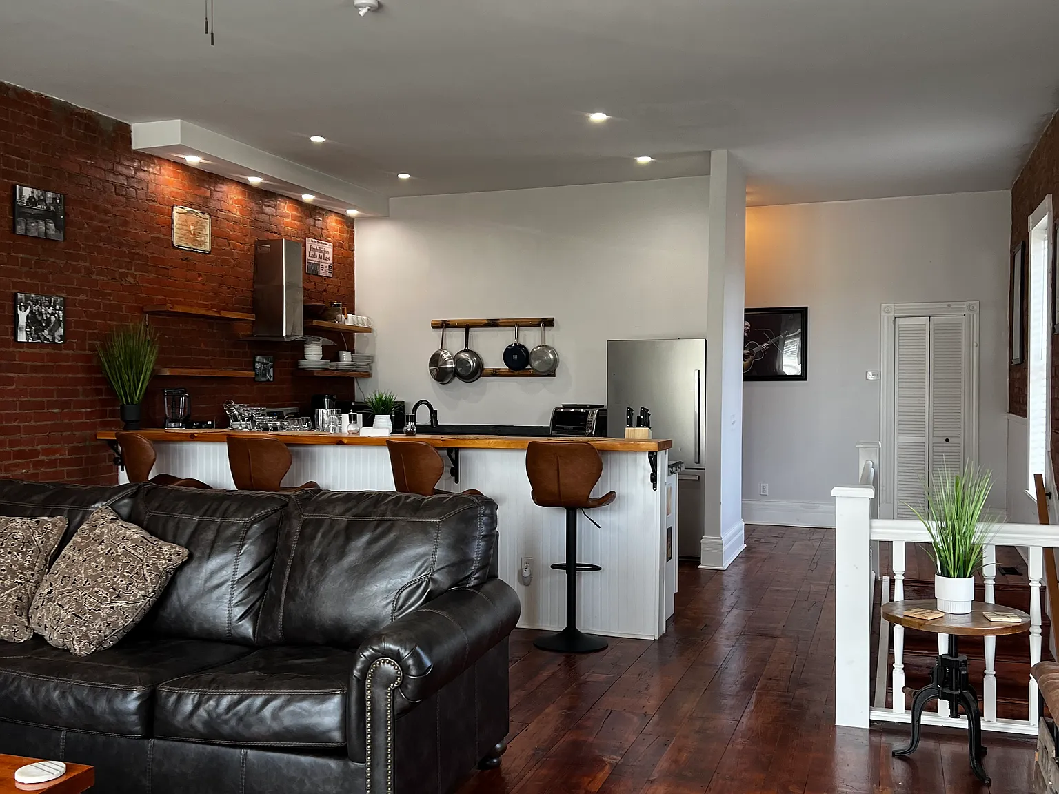 2 bed, 1600 sqft, $2,000 — Photo 2