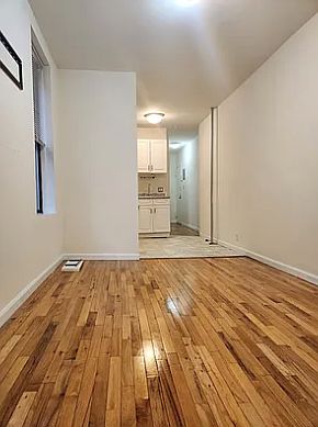 4th image of 312 E 93rd St APT 4E