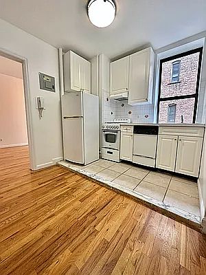 2nd image of 433 E 80th St APT 19