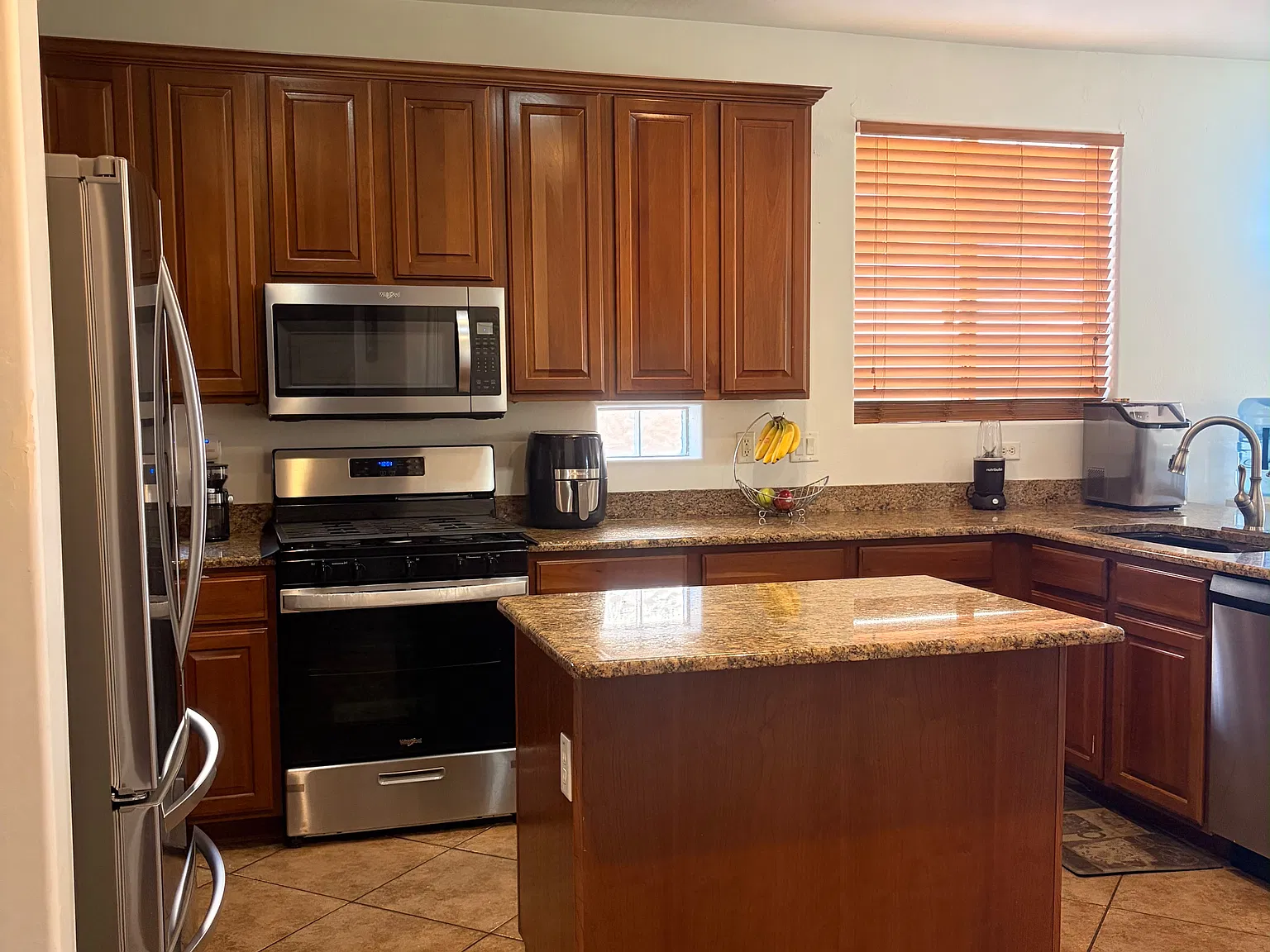 4 bed, 3556 sqft, $2,800 — Photo 3