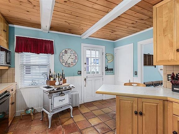 4th image of 57 Peckham Ave