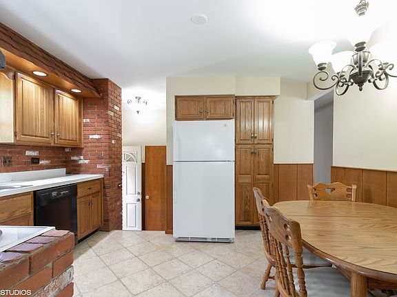 5th image of 10637 S Lockwood Ave