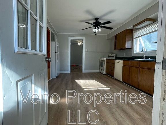 3rd image of 132 Bay St APT 1