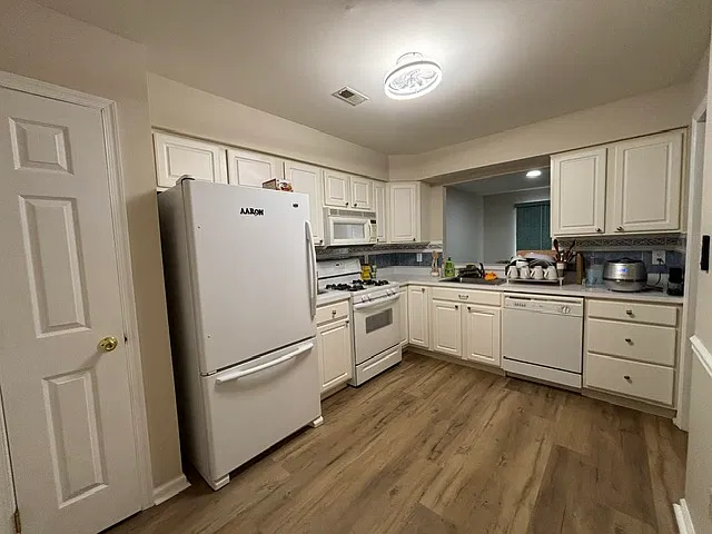 2 bed, 2.5 bath, 1350 sqft, $2,700 — Photo 4