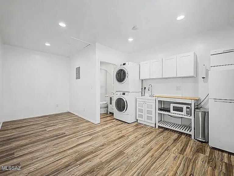 825 E Helen St — Photo 4