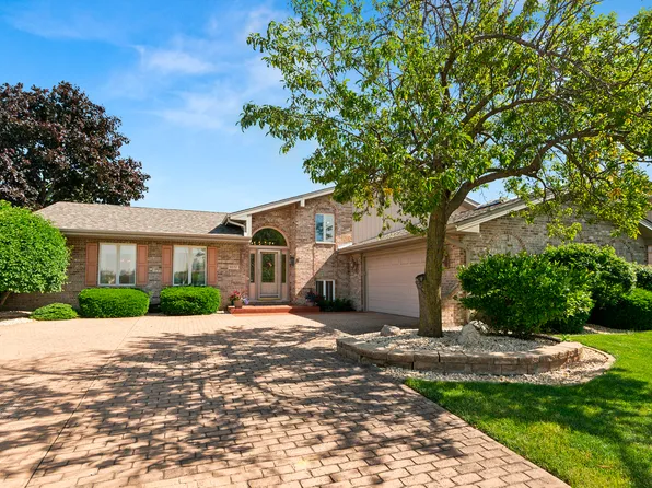 9332 Bayberry Ln, Tinley Park, IL 60487