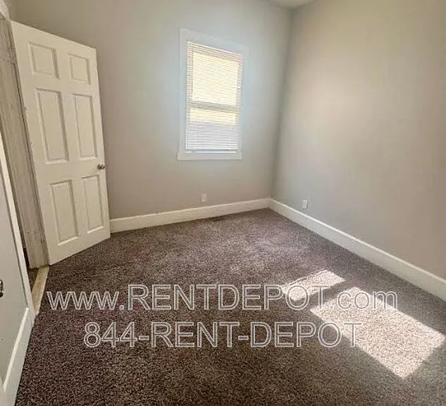 1900 W Indiana St — Photo 6
