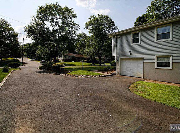 5th image of 32 Cottage Pl