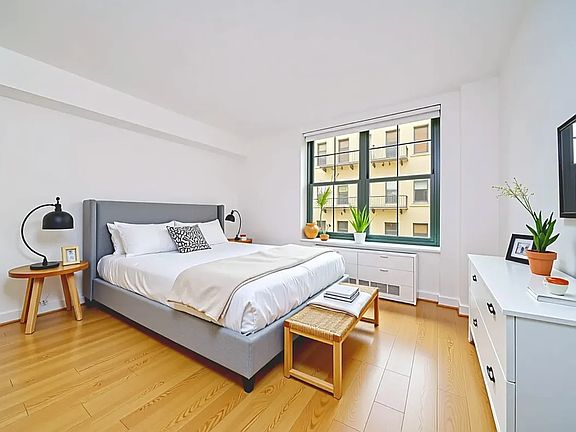3rd image of 298 Mulberry St APT 4R