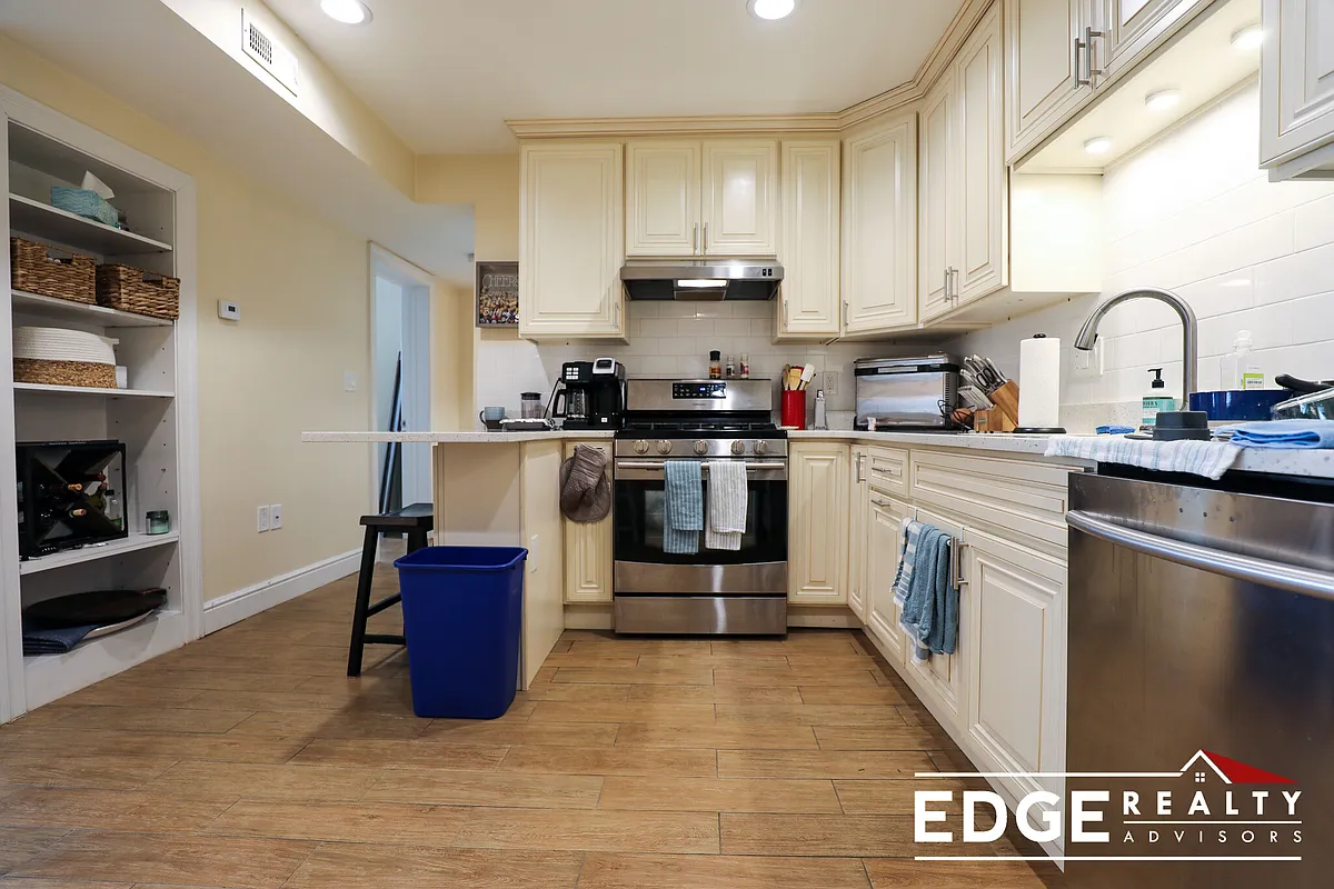 Building Photo - 1526 Commonwealth Ave #B