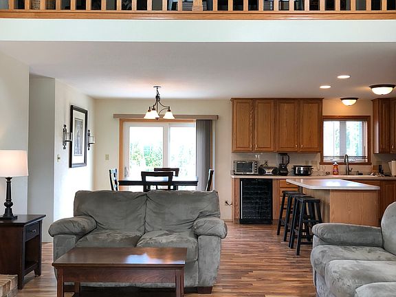 3rd image of 8872 S River Ct