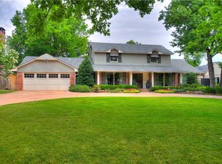 1207 Larchmont Ln, Nichols Hills, OK 73116