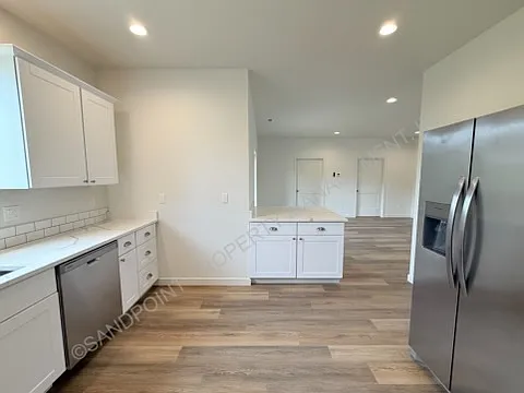 611 W 2nd Ave — Photo 18