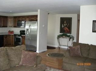 2 Kristin Ct, Coventry, RI 02816