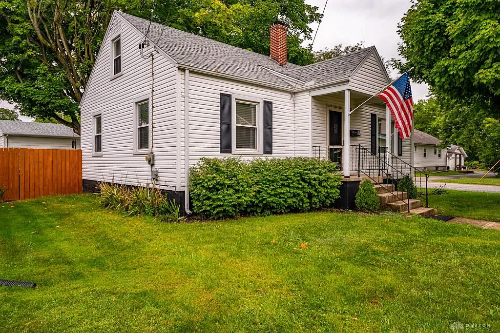 37 N Maple St photo 1